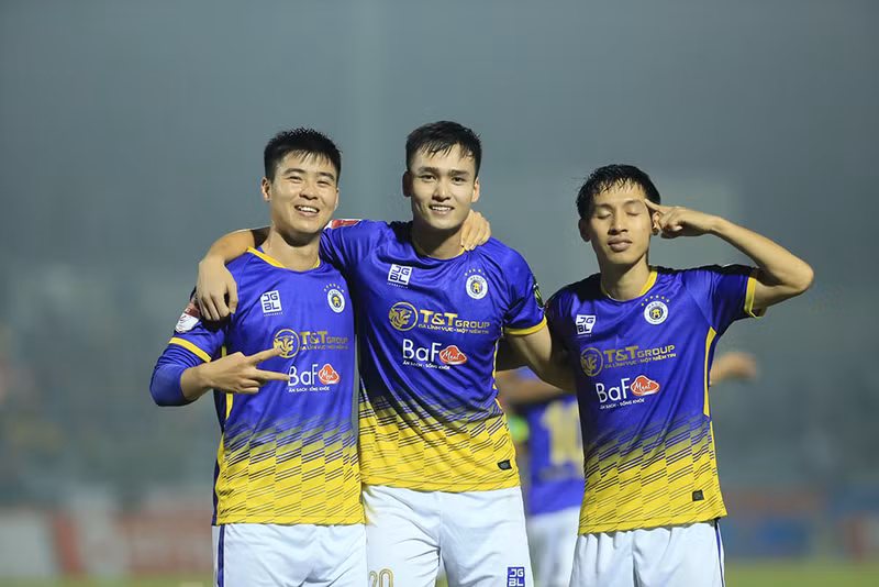 'Đại gia' V-League muốn chiêu mộ HLV Đức Thắng?