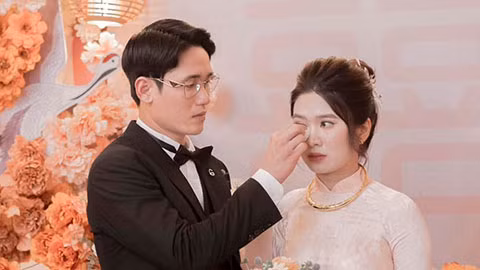 Người hâm mộ đang chờ đón đám cưới đẹp như cổ tích của cặp đôi cầu thủ - hot girl. Vợ sắp cưới của cựu sao U23 Việt Nam xinh như nàng thơ