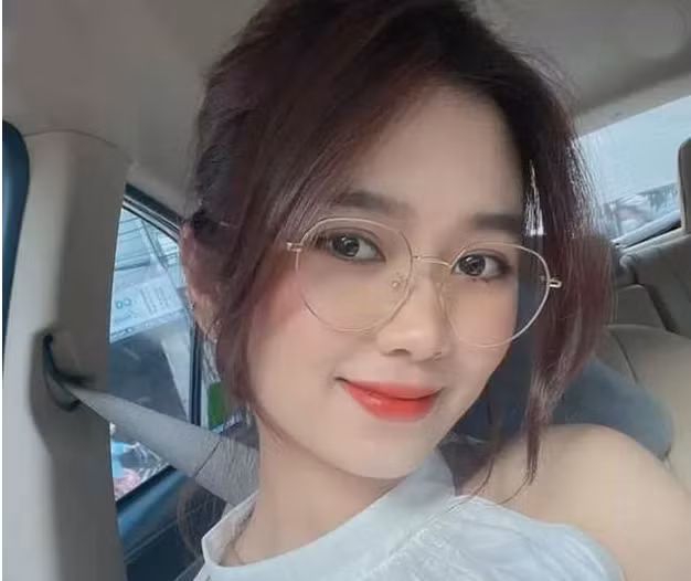 Không chỉ sở hữu khuôn mặt không góc chết... Vợ sắp cưới của cựu sao U23 Việt Nam xinh như nàng thơ