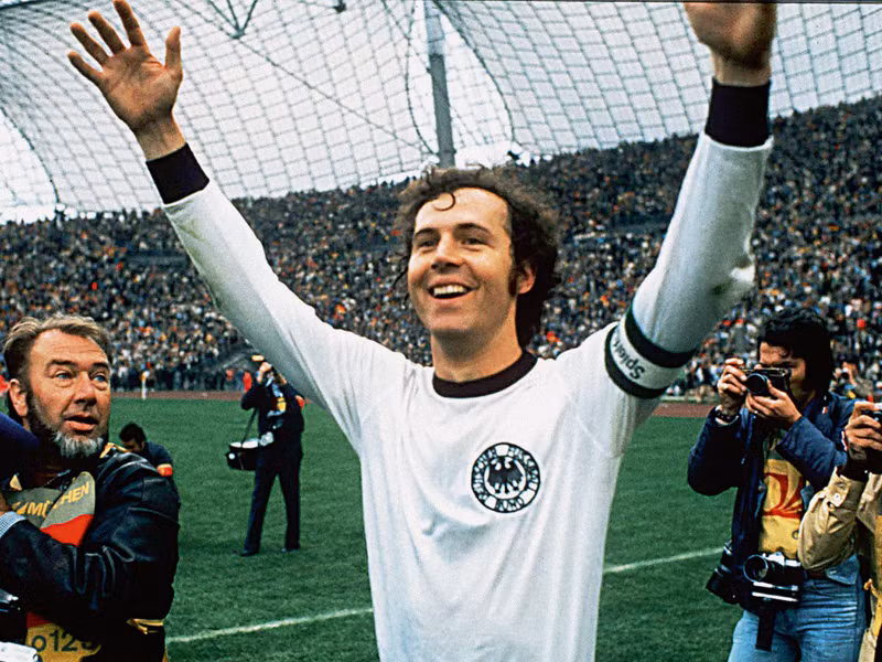 Huyền thoại Franz Beckenbauer xếp ở vị trí thứ 4 trong danh sách này. Vượt Pele, Maradona... Messi dẫn đầu Top 10 cầu thủ vĩ đại nhất lịch sử bóng đá