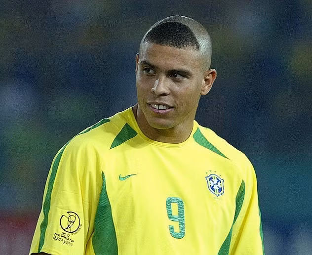 Đáng chú ý, người "ngoài hành tinh" Ronaldo de lima chỉ xếp ở vị trí thứ 5 trong danh sách do trang 90 min bình chọn. Vượt Pele, Maradona... Messi dẫn đầu Top 10 cầu thủ vĩ đại nhất lịch sử bóng đá