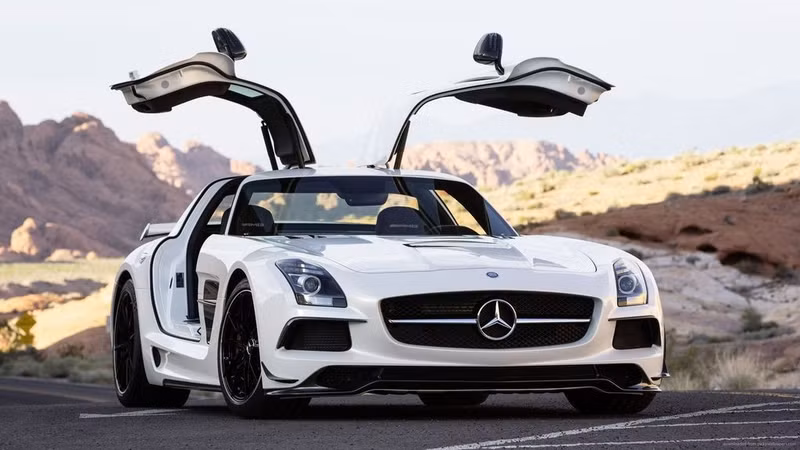 Mercedes SLS AMG: 642.490 USD. Chiêm ngưỡng dàn siêu xe đẳng cấp của Messi