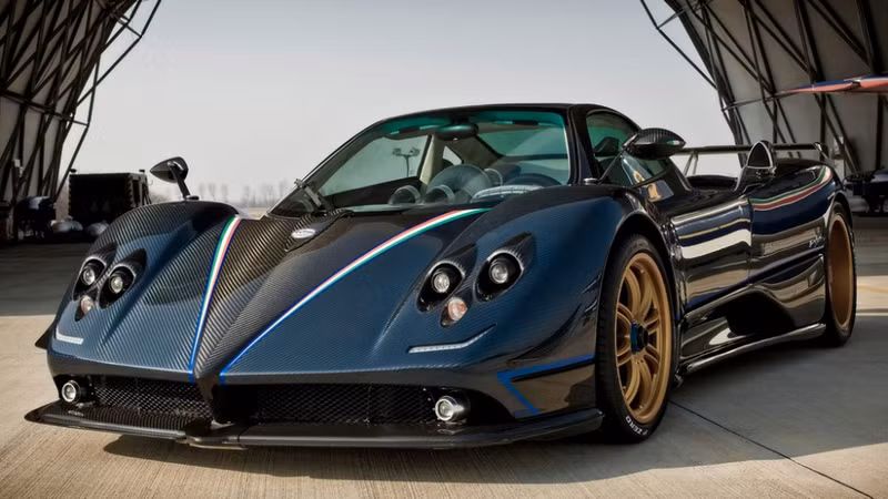 Messi sở hữu là chiếc hypercar Pagani Zonda Tricolore trị giá 1,6 triệu USD. Chiêm ngưỡng dàn siêu xe đẳng cấp của Messi