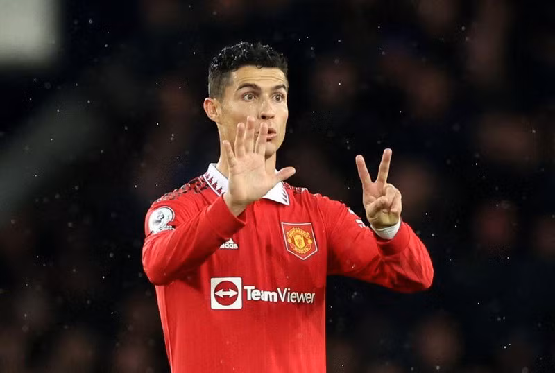 C.Ronaldo đạt cột mốc ấn tượng khiến Messi nể phục