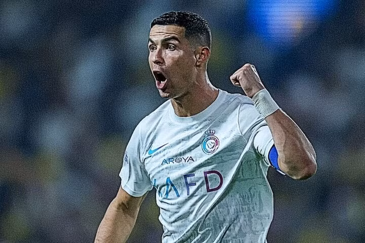 C.Ronaldo đạt cột mốc ấn tượng khiến Messi nể phục