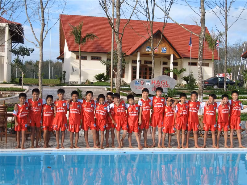 Các cầu thủ nhí của Khóa I Học viện Hoàng Anh Gia Lai JMG. Loạt ảnh thời niên thiếu đáng yêu của sao bóng đá Việt Nam