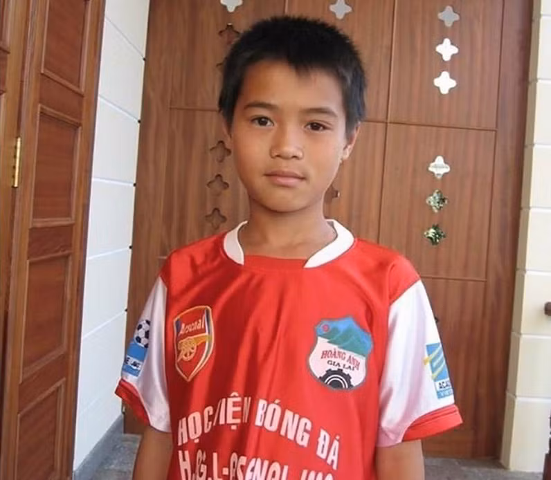 Gương mặt ngây thơ của Văn Toàn khi mới đến phố Núi. Loạt ảnh thời niên thiếu đáng yêu của sao bóng đá Việt Nam