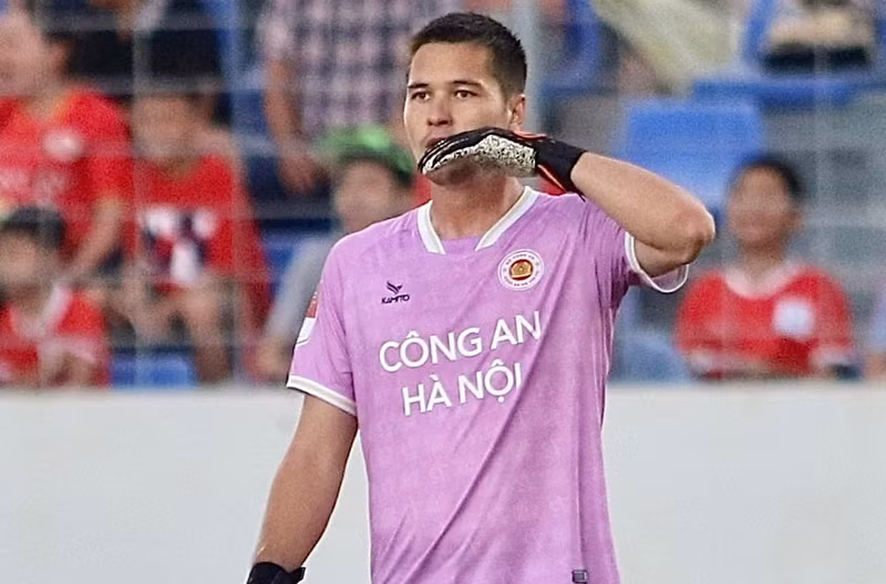 Filip Nguyễn giúp Công an Hà Nội vô địch V.League sau ít tuần về Việt Nam chơi bóng. Điểm danh loạt cầu thủ Việt kiều chơi bóng ở Việt Nam