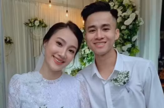 Loạt ảnh hạnh phúc của vợ chồng cựu 'thần đồng' Phan Thanh Hậu
