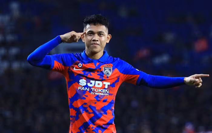 5. <strong> Arif Aiman</strong> (Malaysia) vừa ghi 12 bàn giúp Johor giành chức vô địch Malaysia Super League mùa thứ 10 liên tiếp, đồng thời anh cũng ghi ba bàn ở vòng bảng Champions League châu Á. AFC chỉ ra 5 tài năng trẻ đáng xem ở Asian Cup 2023