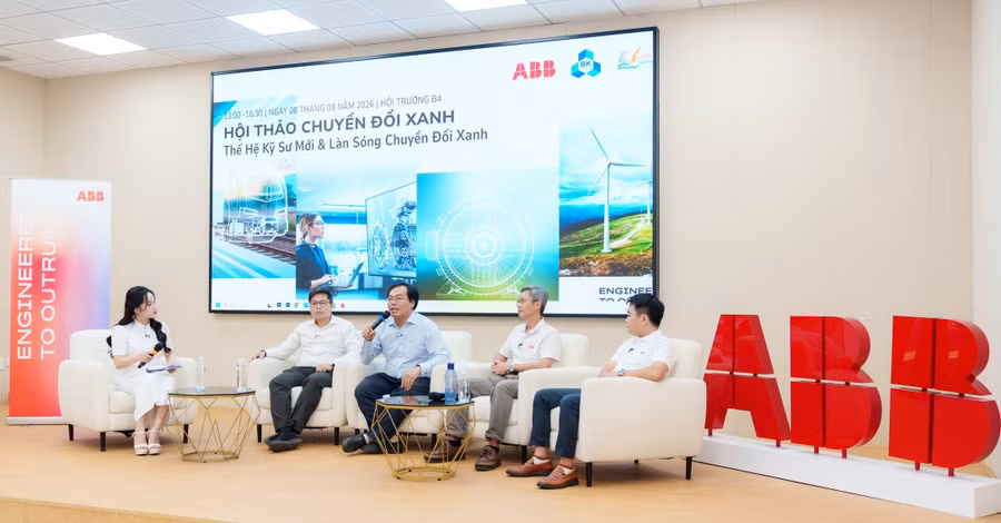 Các diễn giả cùng nhau trao đổi tại hội thảo chuyển đổi xanh.