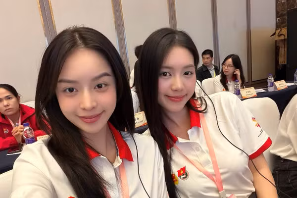 Hoa hậu Thanh Thủy, Á hậu Châu Anh tham gia 'Hành trình đỏ' tại Trung Quốc