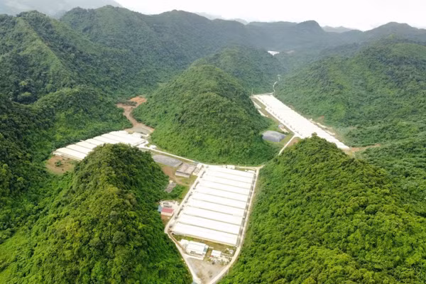 Trang trại lợn ở xã Thạch Quảng, nơi xảy ra vụ tai nạn. 