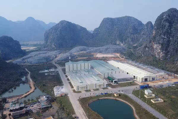 Nhà máy xử lý rác thải Đông Nam đã ngừng nhận rác mới nhưng vẫn phát sinh mùi hôi thối.