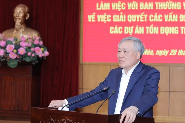 Phó Thủ tướng Thường trực Chính phủ Nguyễn Hòa Bình phát biểu tại buổi làm việc. 