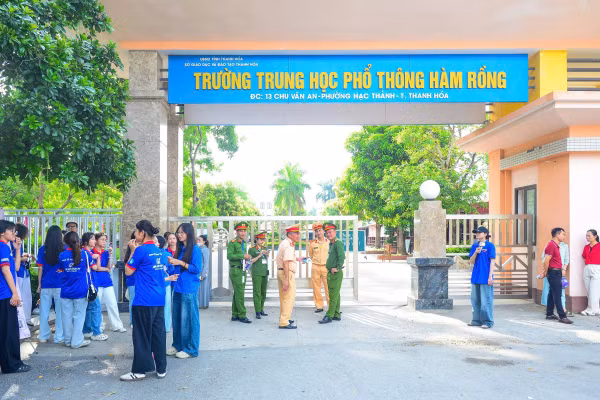 Trường THPT Hàm Rồng cao nhất toàn tỉnh Thanh Hoá về điểm chuẩn NV1.