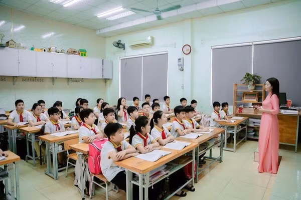Thanh Hóa giao hơn 4.300 chỉ tiêu hợp đồng giáo viên, nhân viên cho năm học mới 