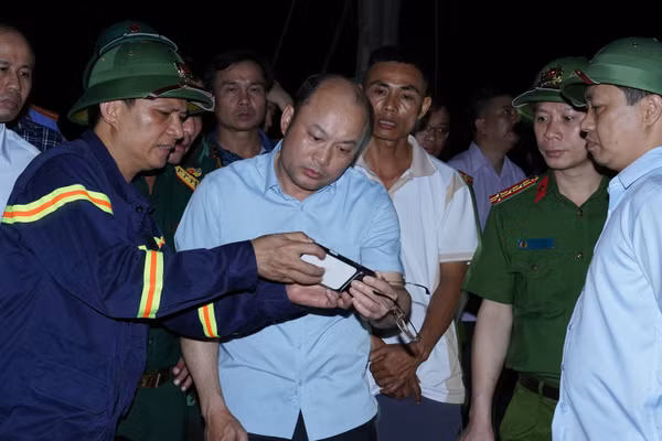 Phó Chủ tịch UBND tỉnh Cao Văn Cường chỉ đạo trực tiếp tại hiện trường.