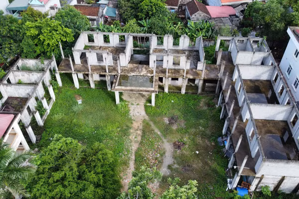 Công trình xây dang dở rồi "đắp chiếu".
