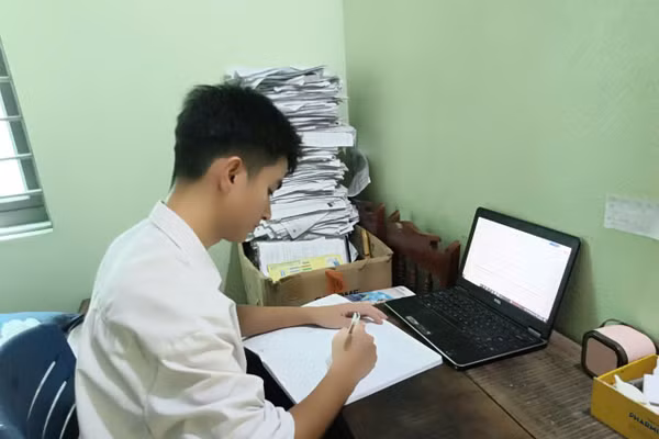 Nam sinh vùng quê nghèo vào tốp 3 khối A00 cao nhất Thanh Hoá