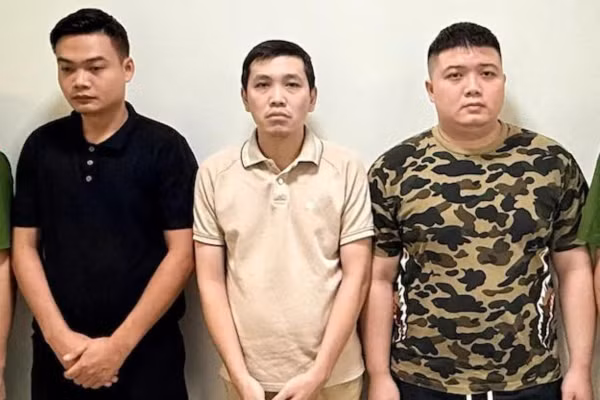 3 người được triệu tập đến cơ quan công an làm việc.