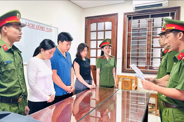 Cơ quan Cảnh sát điều tra Công an tỉnh Thanh Hóa thi hành Quyết định khởi tố vụ án, khởi tố bị can.