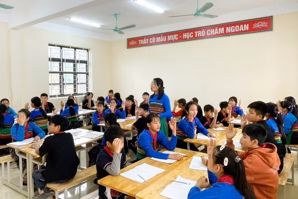 Học sinh Trường Phổ thông nội trú Tiểu học và THCS Tam Lư được giáo dục ý thức chăm sóc, bảo vệ sức khỏe thông qua các tiết học.