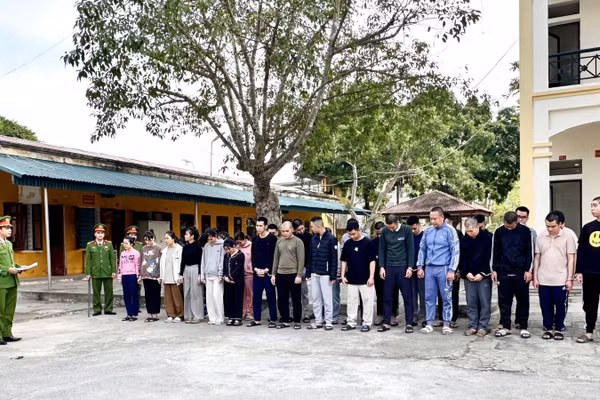 Công an tỉnh Thanh Hóa triệt phá đường dây lừa đảo bằng hình thức thông báo trúng thưởng, bắt giữ 35 đối tượng.