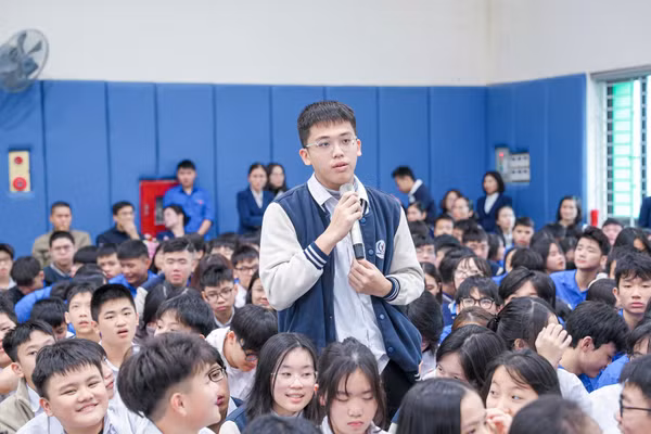 Học sinh được giao lưu, học hỏi nhiều kinh nghiệm về du học.