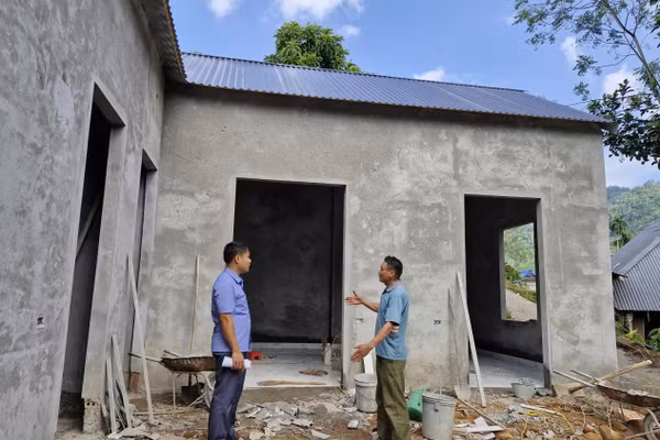 Căn nhà của gia đình ông Lương Xuân Tình đang đi vào hoàn thiện.