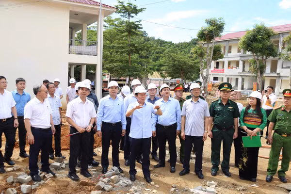 Phó Thủ tướng Lê Tiến Châu yêu cầu hoàn thành trường nội trú liên cấp Tiểu học và THCS Yên Khương trước năm học mới.