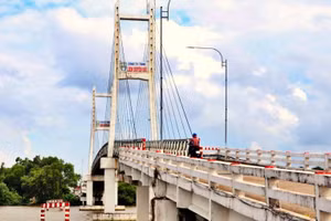 Cầu treo dân sinh Rạch Ráng, xã Trần Văn Thời, Cà Mau.