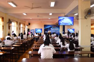 BDU Cà Mau tổ chức Tọa đàm Ứng dụng trí tuệ nhân tạo đổi mới phương pháp giảng dạy Tiếng Anh.