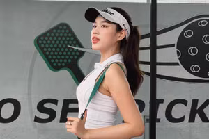 Gu thời trang đẹp hút mắt của Hoa hậu Đỗ Thị Hà trên sân pickleball