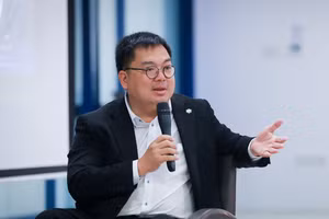 Sao Việt bàng hoàng tiễn biệt ông Hoàng Nam Tiến