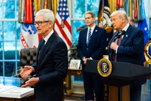 Tim Cook tặng quà 'có một không hai' cho Tổng thống Trump