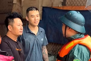 Nhiều sao Việt vào 'rốn lũ' hỗ trợ người dân gặp khó khăn