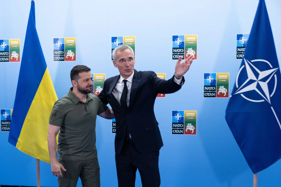 Tổng thống Ukraine Zelensky và Tổng thư ký NATO Stoltenberg.