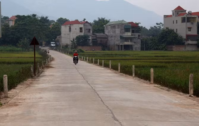 Một con đường làng tại tỉnh Vĩnh Phúc đã được bê tông hóa, sạch, đẹp.