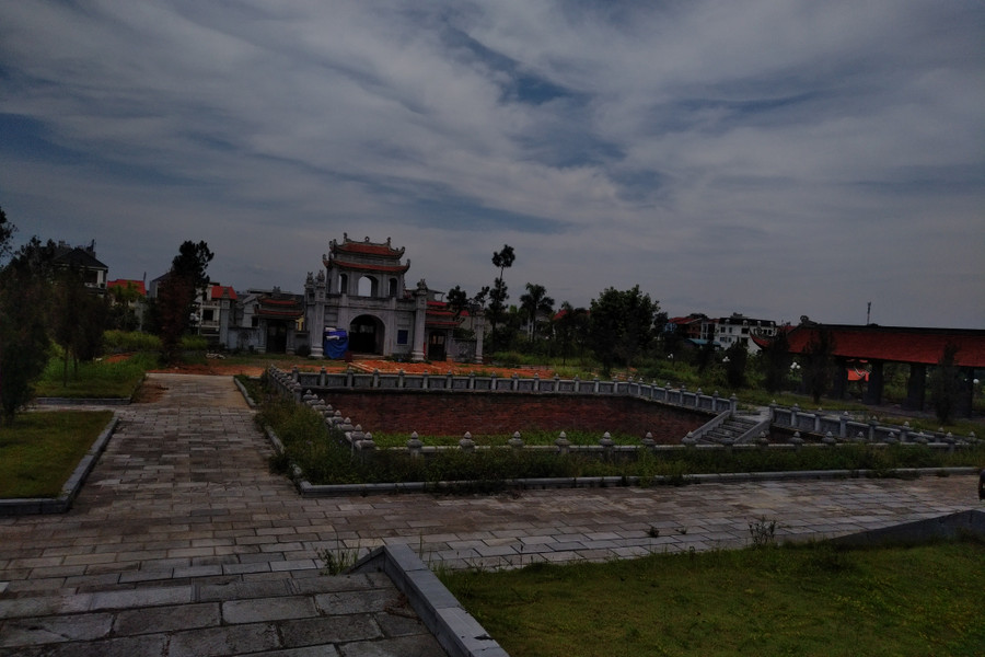 Hạng mục hồ nước không có nước, cỏ mọc dưới đáy hồ Hạng mục hồ nước không có nước, cỏ mọc dưới đáy hồ