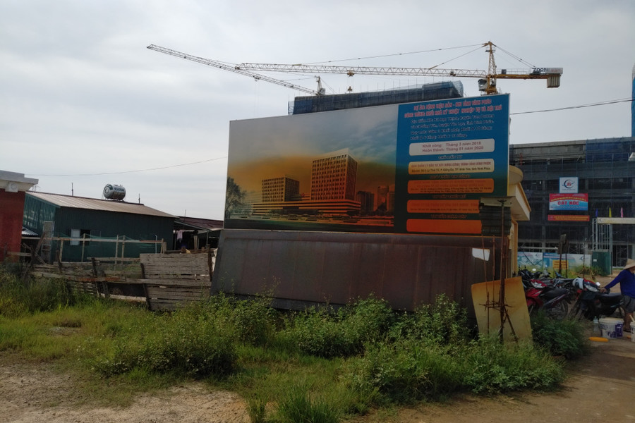 Phía bên ngoài dự án Phía bên ngoài dự án