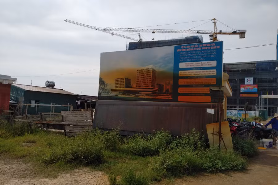 Phía bên ngoài dự án Phía bên ngoài dự án