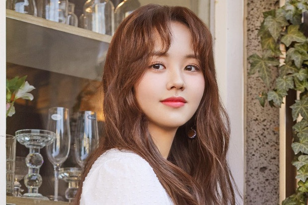 Ba sao nhí "Mặt trăng ôm mặt trời" bé xíu bên Kim Soo Hyun nay lột xác thành mỹ nhân ảnh 15