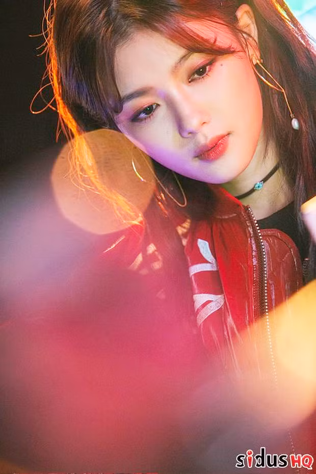 ...sang cá tính, quyến rũ.