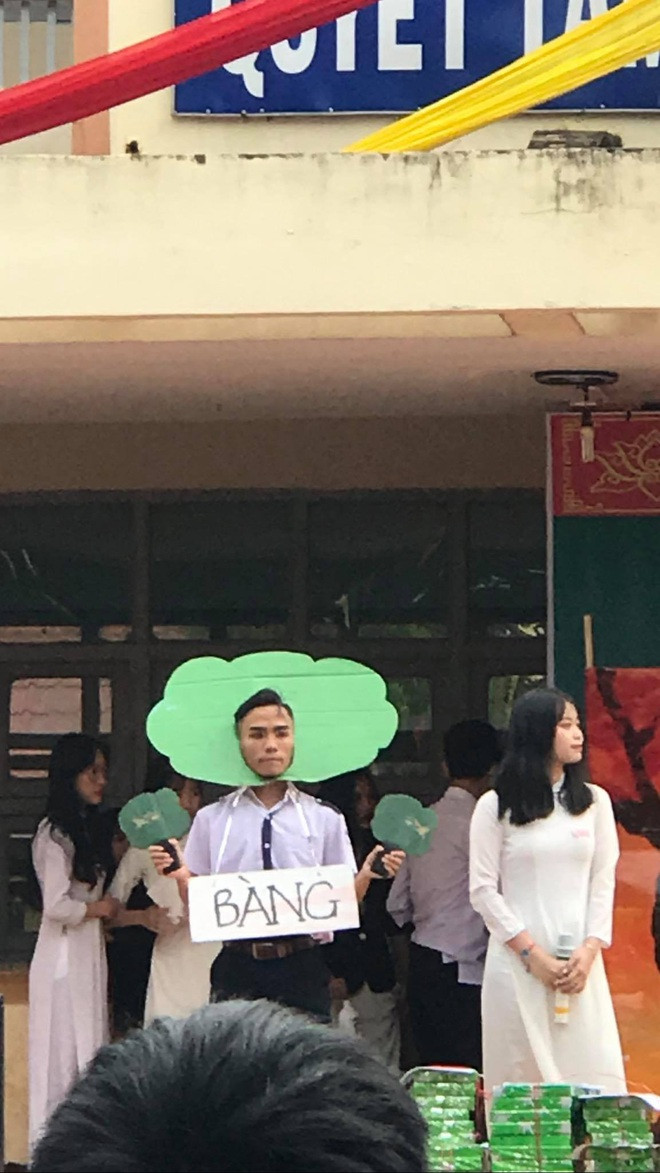 Cứ án binh bất động nhưng đôi khi một hành động nhỏ của dàn nhân vật phụ này cũng làm cả trường cười ra nước mắt Cứ án binh bất động nhưng đôi khi một hành động nhỏ của dàn nhân vật phụ này cũng làm cả trường cười ra nước mắt