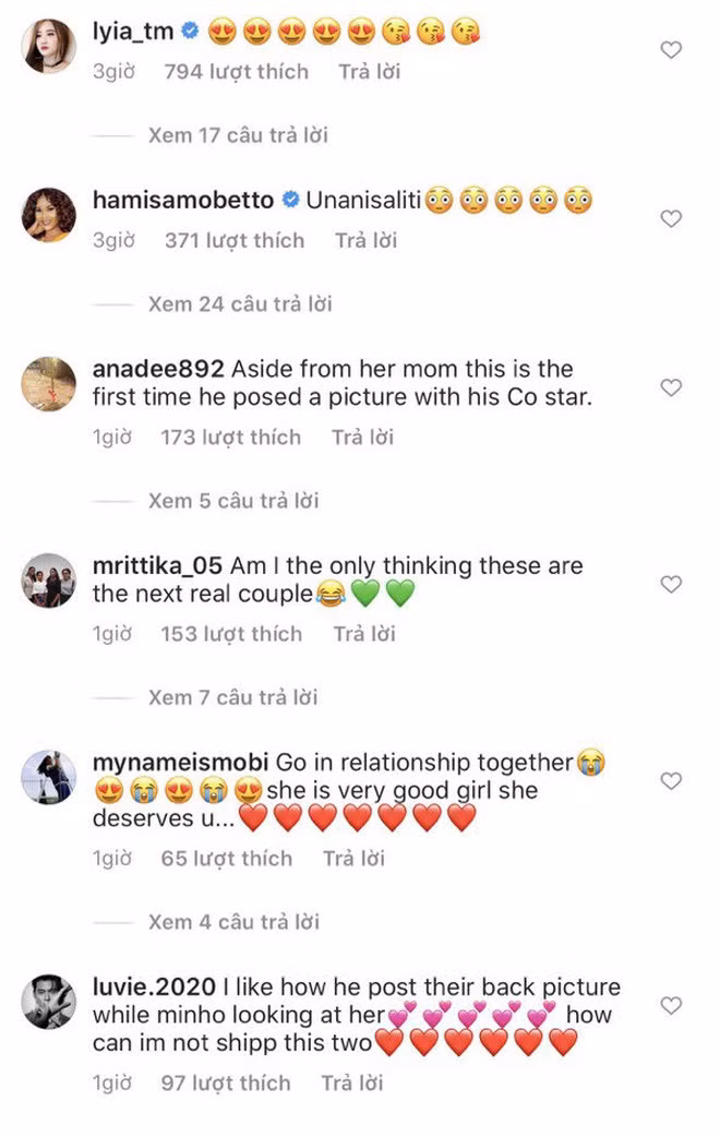 Fan rần rần để lại bình luận khẳng định Kim Go Eun là người phụ nữ thứ 2 Lee Min Ho khoe ảnh lên Instagram sau mẹ ruột. Fan còn háo hức vì biểu hiện của Lee Min Ho trong bức ảnh: "Tôi thích cái cách anh ấy đăng ảnh nhìn chằm chằm vào cô ấy. Sao mà tôi không ship 2 người này cho được cơ chứ", "Yêu nhau đi, cô ấy tốt lắm, hợp với anh", "HỌ ĐANG HẸN HÒ HAY GÌ? Ước gì trời ơi..."