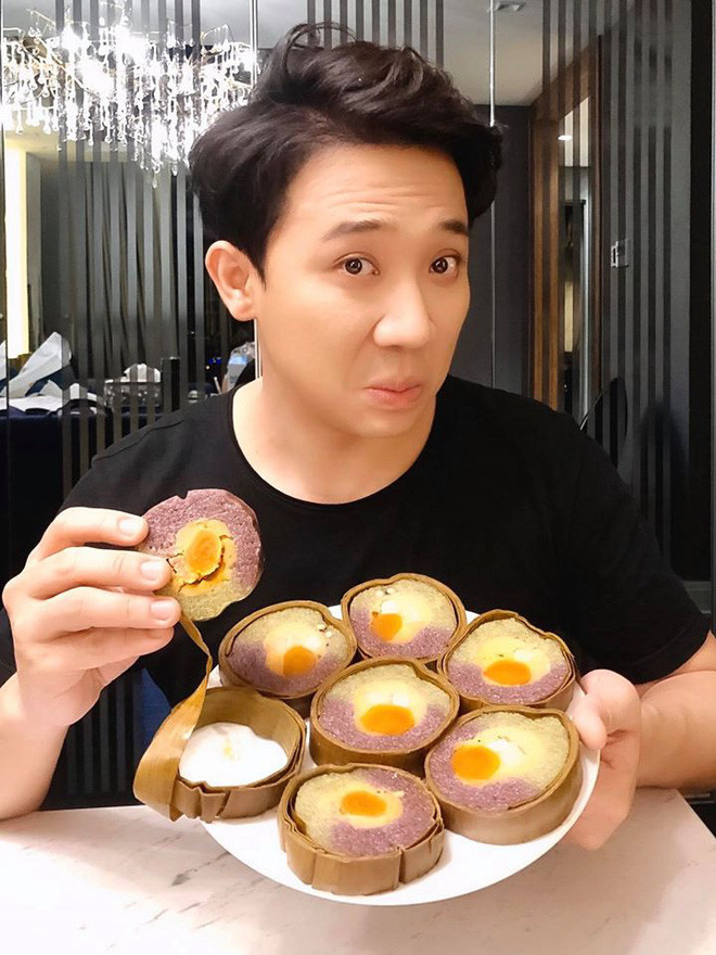 Với thực đơn tại gia toàn món ngon thế này, Hari Won không sợ tăng cân cũng lạ. Không phải ngẫu nhiên mà Trấn Thành có biệt danh là "Đuông dừa" đâu! Với thực đơn tại gia toàn món ngon thế này, Hari Won không sợ tăng cân cũng lạ. Không phải ngẫu nhiên mà Trấn Thành có biệt danh là "Đuông dừa" đâu!