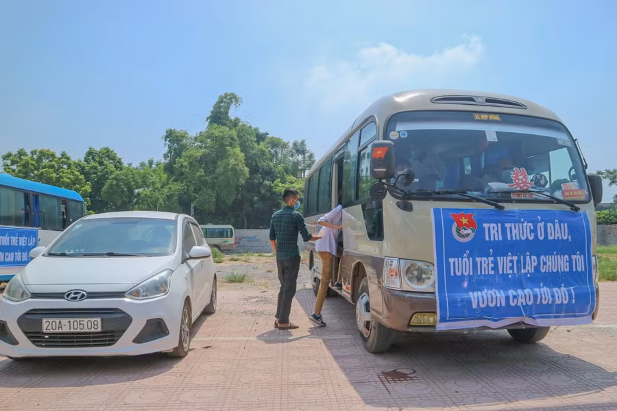Thí sinh các đoàn di chuyển xe riêng đảm bảo công tác phòng dịch, khép lại kỳ thi "đặc biệt".