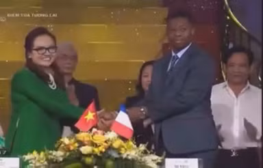 Hình ảnh chụp màn hình buổi phát sóng của đài truyền hình. 