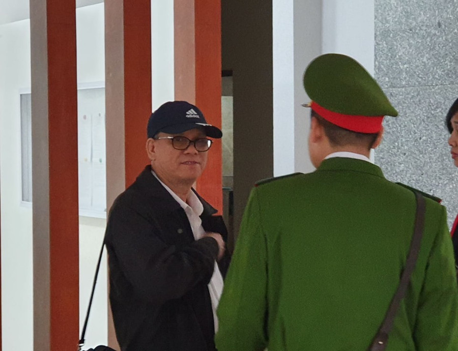 Bị cáo Trần Văn Minh đến tòa Bị cáo Trần Văn Minh đến tòa